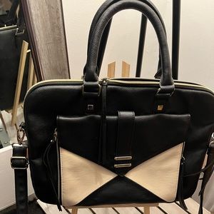 Beautiful lady's business bag, a pocket on the front, great for your laptop.